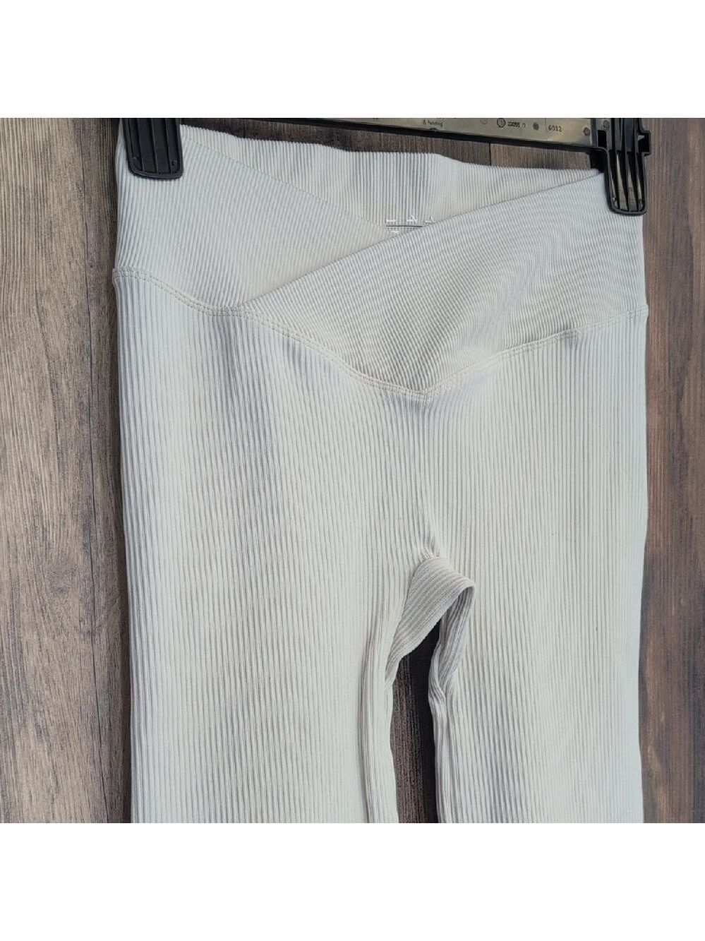 Tummy Control Low Rise Cream Ribbed Leggings S                      M203
